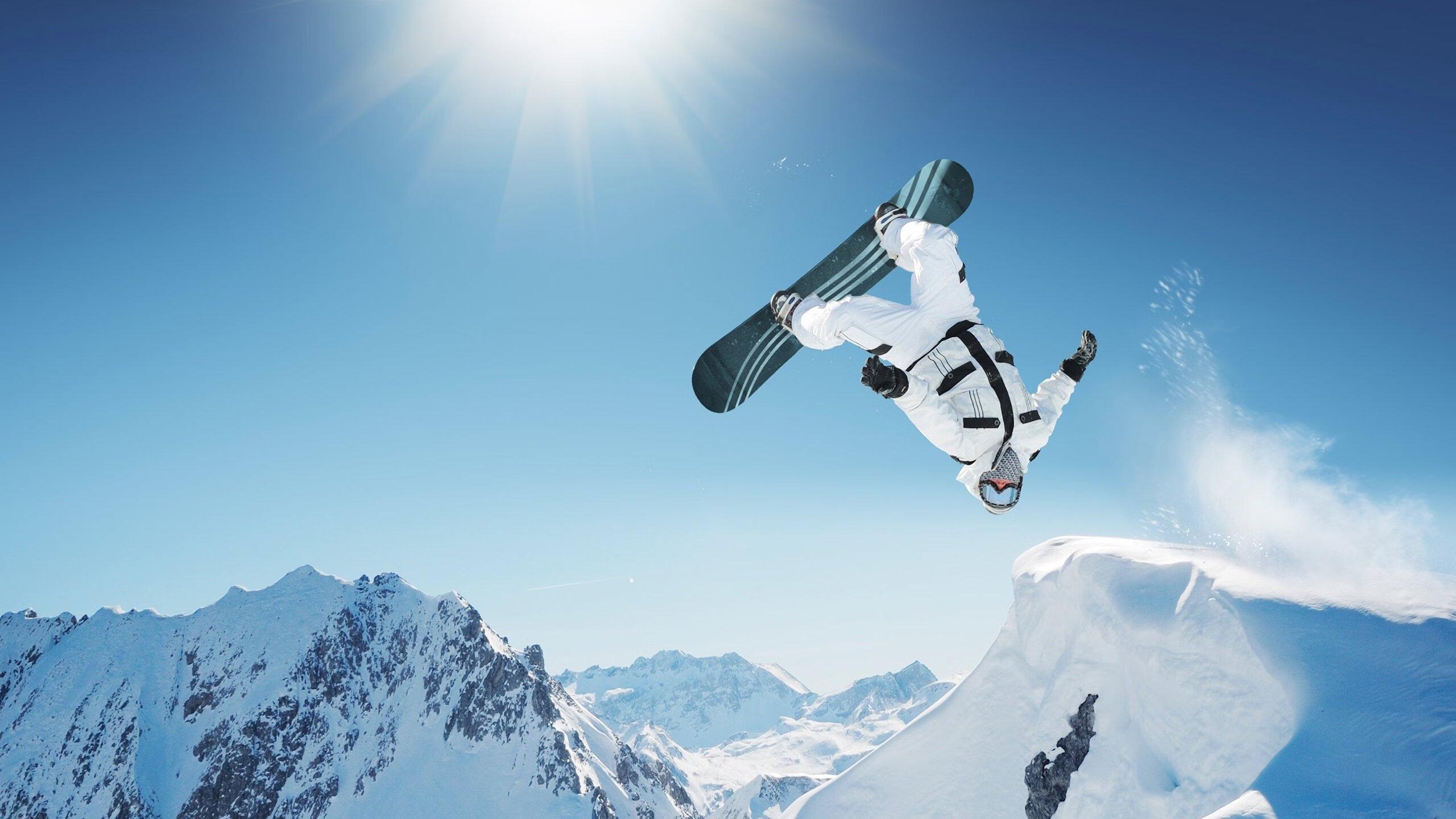 开云体育-赛道与绿茵，F1新赛季揭幕战与皇马战术的跨时空较量